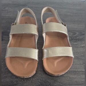 Qupid Womens Gold Sandals Size 6 NWOT